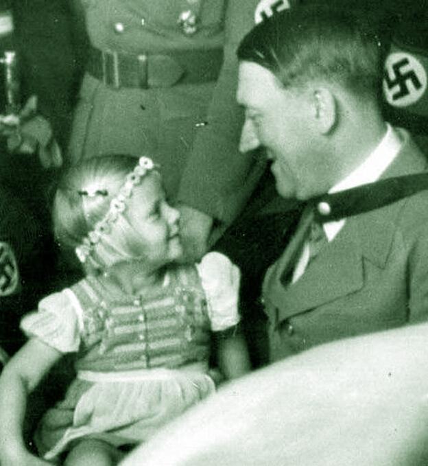 在元首眼里,德意志民族的女孩永远是天使