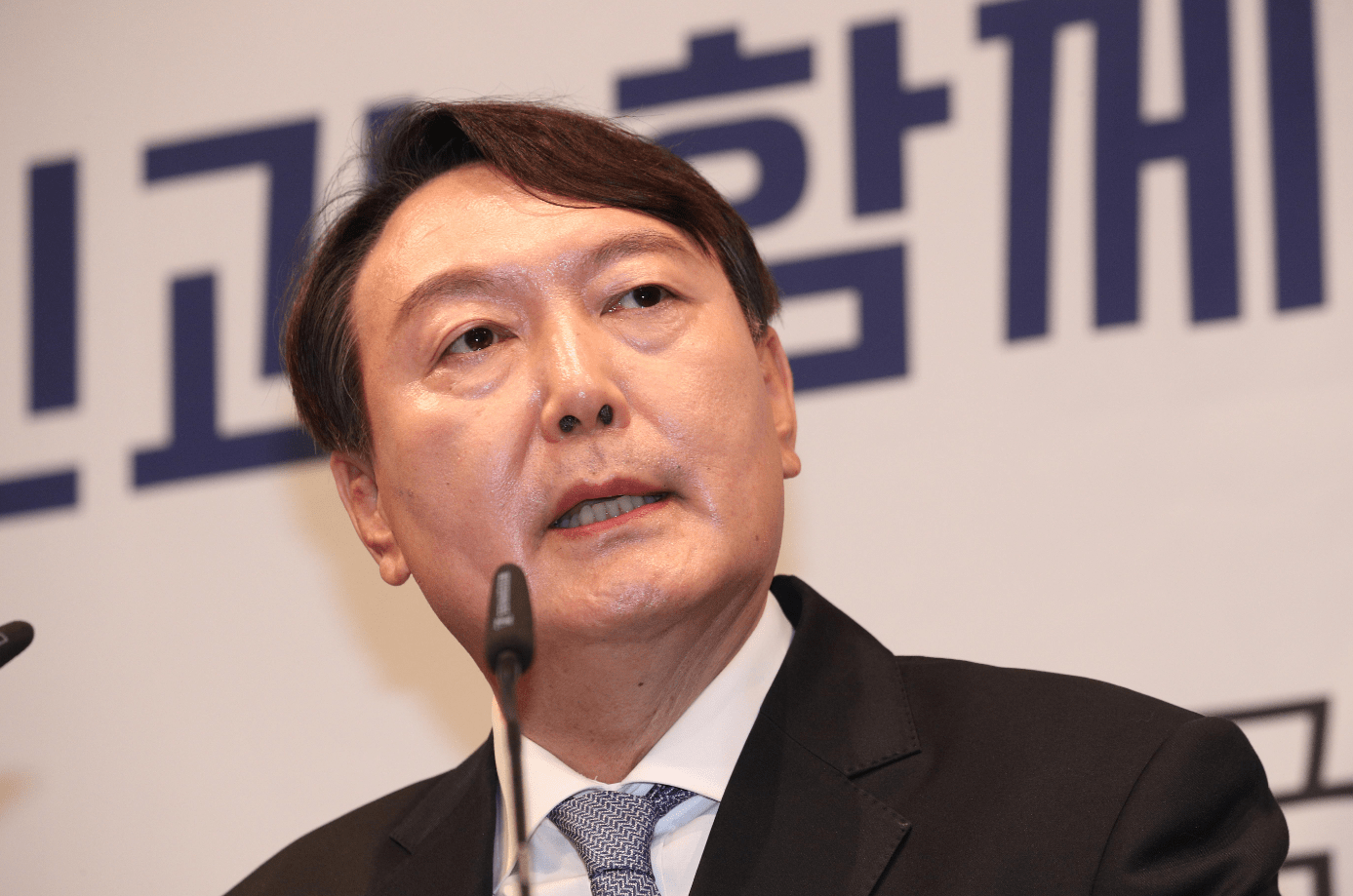医政对峙两个月 韩国总统为什么突然道歉了